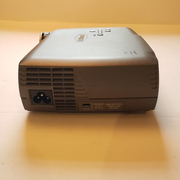 InFocus LP70+ DLP Projector XGA Portable HD 1080i W/Case and Logic Remote. - Picture 6 of 10